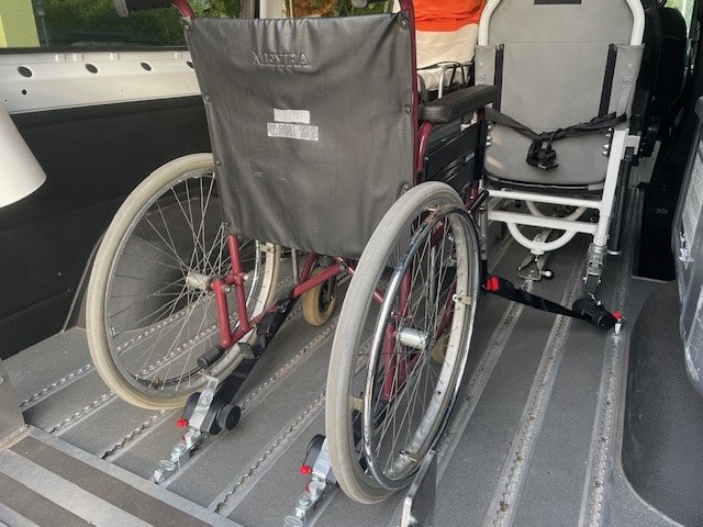 Rollstuhl, Sicherung des Rollstuhls, Rollstuhl im Transportfahrzeug, Patientenbeförderung, mediMobil TF GmbH
