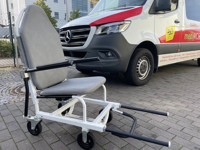 Tragestuhl, ausgefahren, mediMobil TF GmbH, Transport, Transportmöglichkeit, Patientenbeförderung, sitzend